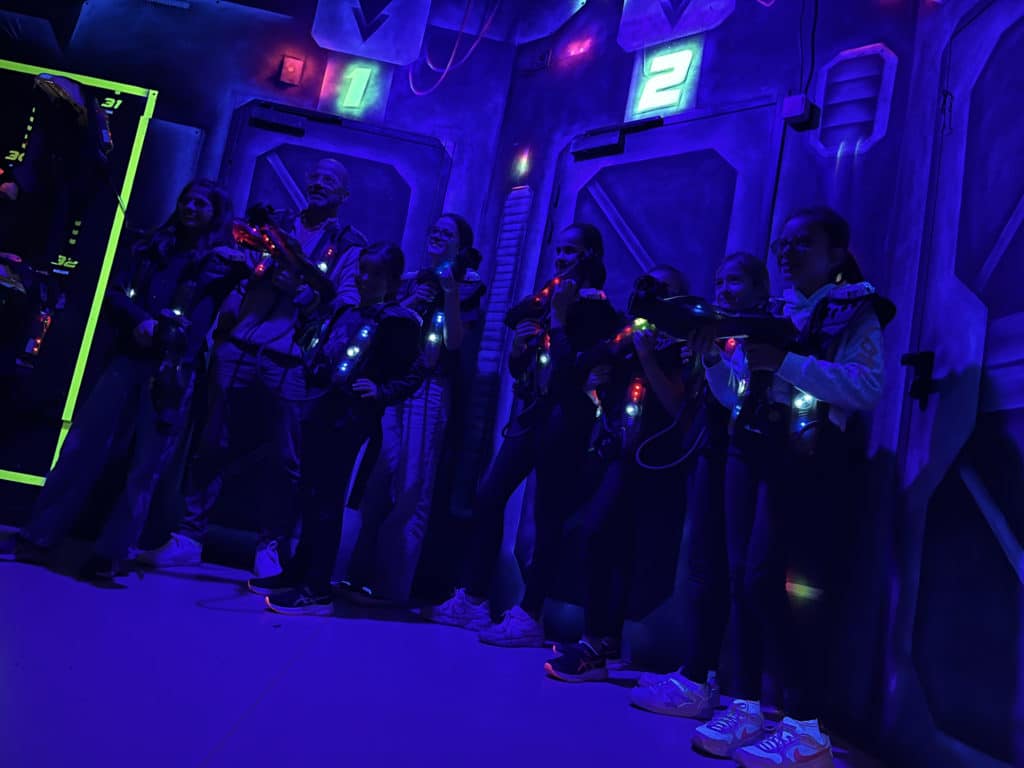 Maison de Quartier dans une salle de Briefing